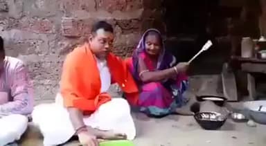 ये तो कहते है इन्होंने बूढ़ी मां के आंसू पोंछे है। तो अब ये क्या नोटंकी है? #उज्ज्वला #bjp #modi