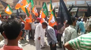 कोटेगेट #bikaner में #bjp प्रत्याशी अर्जुन राम मेघवाल का पार्टी के कार्यकर्ताओं द्वारा विरोध। 
#election2019 #arjunRam