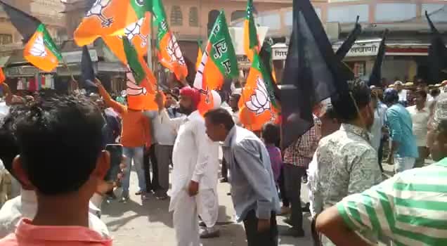 कोटेगेट #bikaner में #bjp प्रत्याशी अर्जुन राम मेघवाल का पार्टी के कार्यकर्ताओं द्वारा विरोध। 
#election2019 #arjunRam