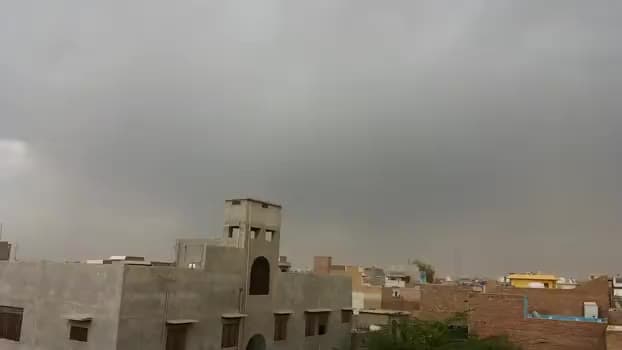 bikaner में मौसम ने खाया पलटा, धूल आंधी के बाद हल्की बूंदा बांदी, तापमान गिरा। मौसम विभाग ने लू की दे रखी थी सूचना #heat
