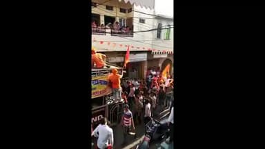 हज़ारों की संख्या में #hindu #dharmyatra में शामिल हुवे लोग, महाआरती से हुई संपन्न। घोड़े #jeep केसरिया साफ़ा में #girls