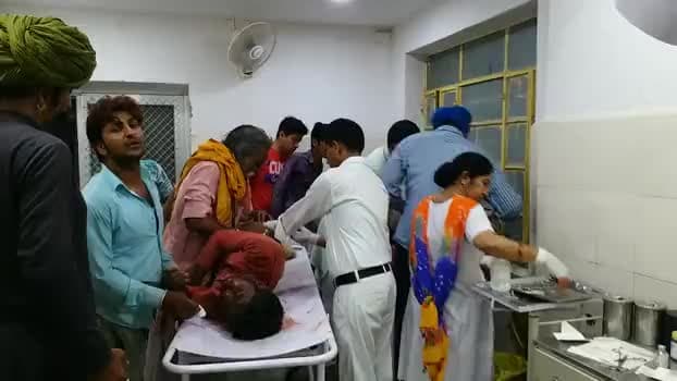 #संगरिया ﻿@ चोटाला बाईपास पर दो बाइकों की हुई टक्कर #दो जने घायल #घायलों को किया #हनुमानगढ़ रेफर