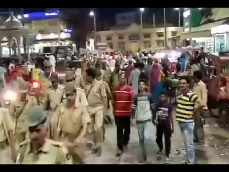 लोग बिना डरे अपने मत का प्रयोग कर सके इसके लिये पुलिस ने नागौर शहर में निकाला फ्लैग मार्च। #Election2019 #Rajpolice