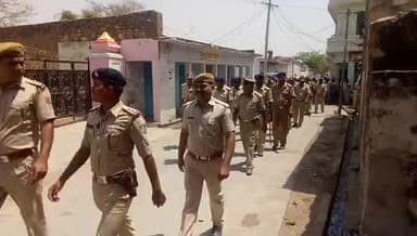 खण्डेला पुलिस के साथ #कर्नाटका स्टेट #पुलिस के जवानों ने कस्बे में फ्लैग मार्च कर मतदाताओं को दिया भयमुक्त मतदान करने का