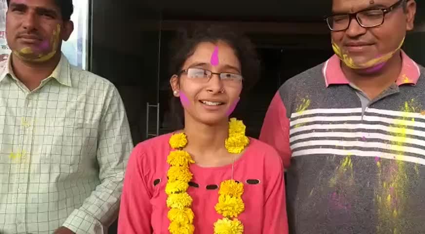 #खेतड़ी: मिलिए #बङाऊ की #बेटी प्रीति से..जिसने किया #12वीं #साइंस में कमाल.....प्राप्त किए 97.20% अंक
