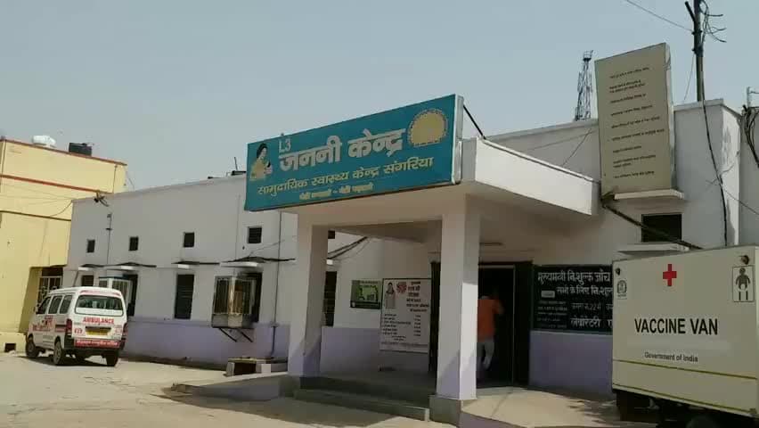 #संगरिया-#बाइक फिसलने से दो किशोर हुए घायल #घायलों को किया हनुमानगढ़ रेफर #ओवरब्रिज पर हुआ हादसा