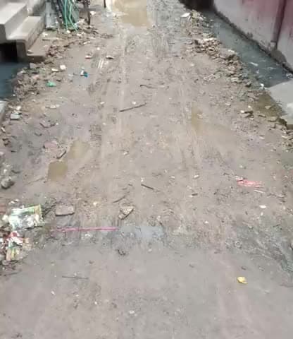 बदायूं के मोहल्ला वार्ड 24 में फैली गंदगी नहीं आता कोई सफाईकर्मी पिछले 24 माह से खराब पड़ी है सड़क #nadeemali