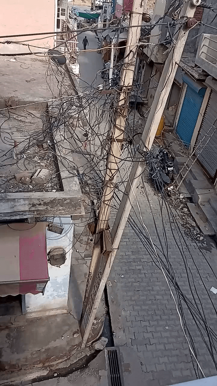 faridabad#seekri#nearaggrawaldharamshala# wires#stepsneeded