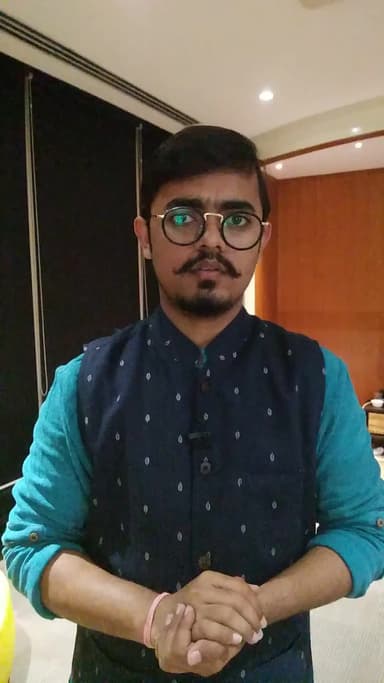पुलवामा हमले के बाद 'हाउ इज़ द जैश' ट्वीट करने वाले AMU के छात्र पर एफआईआर #pulwamaattack #crpf #basimhilal #amu