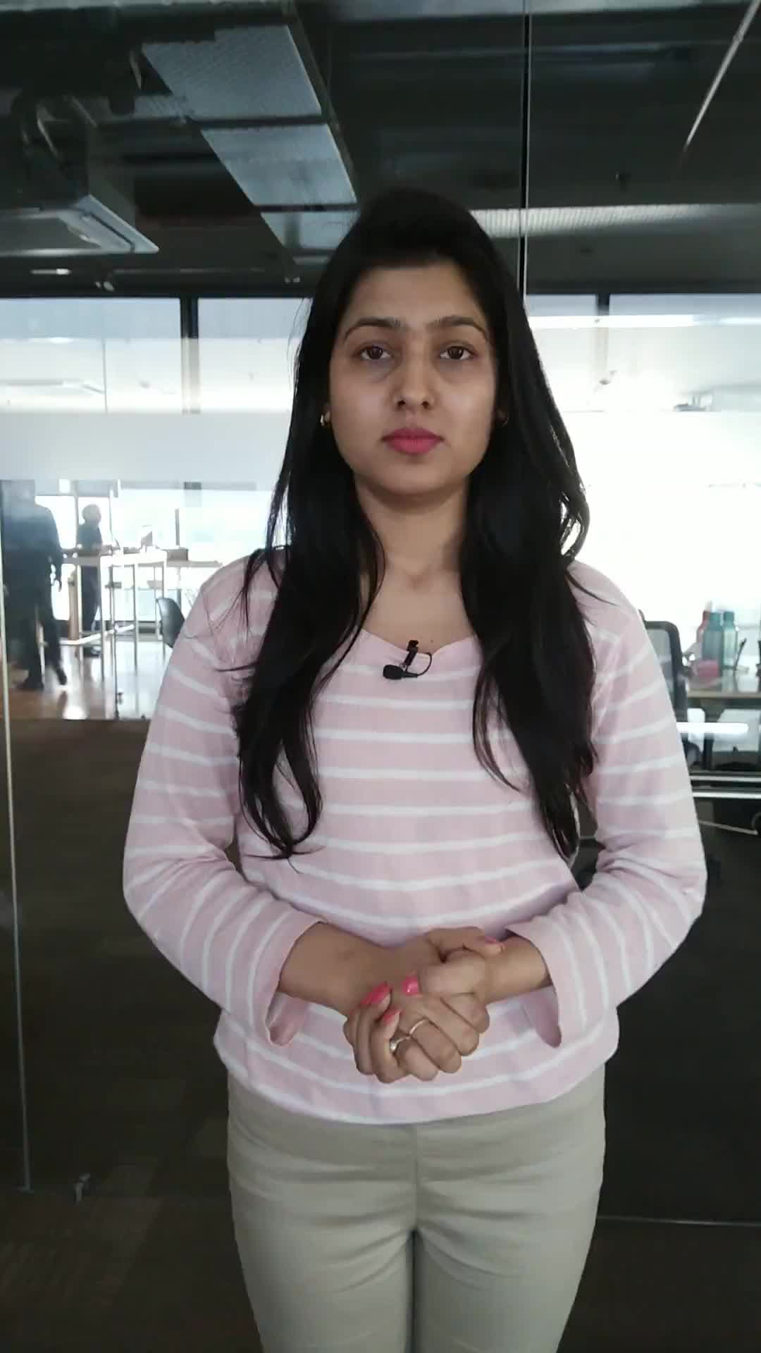 ट्रैक से उड़कर लगे पत्थर, वंदे भारत एक्सप्रेस की खिड़कियां और ड्राइवर स्क्रीन क्षतिग्रस्त #vandebharatexp #mishap