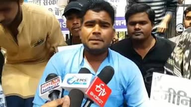 बेरोज़गार युवाओं का प्रदर्शन, जूते पॉलिश कर जताया केंद्र सरकार का विरोध #modigov #unemloyment #bjp #youth