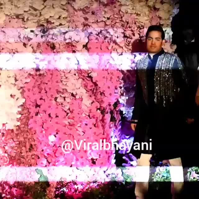 आकाश अंबानी और श्लोका मेहता की मुंबई में हुई वेडिंग पार्टी, कपल की पहली तस्वीर आई सामने <nis:link nis:type=tag nis:id=weddingparty nis:value=weddingparty nis:enabled=true nis:link/> <nis:link nis:type=tag nis:id=akashambani nis:value=akashambani nis:enabled=true nis:link/> <nis:link nis:type=tag nis:id=shlokamehta nis:value=shlokamehta nis:enabled=true nis:link/>