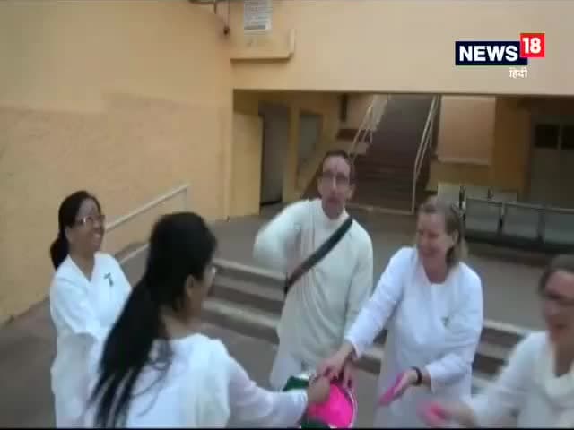 राजस्थान: माउंट आबू में विदेशी मेहमानों ने खेली होली, पानी बचाने का दिया संदेश <nis:link nis:type=tag nis:id=savewater nis:value=savewater nis:enabled=true nis:link/> <nis:link nis:type=tag nis:id=safeholi nis:value=safeholi nis:enabled=true nis:link/>