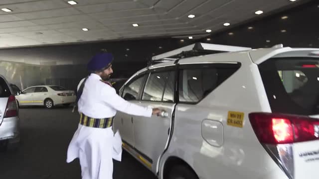 जसप्रीत बुमराह की गेटकीपर से हाथ ना मिलाने को लेकर सोशल मीडिया पर हो रही आलोचना <nis:link nis:type=tag nis:id=ipl2019 nis:value=ipl2019 nis:enabled=true nis:link/> <nis:link nis:type=tag nis:id=mumbaiindians nis:value=mumbaiindians nis:enabled=true nis:link/> <nis:link nis:type=tag nis:id=bumrah nis:value=bumrah nis:enabled=true nis:link/>