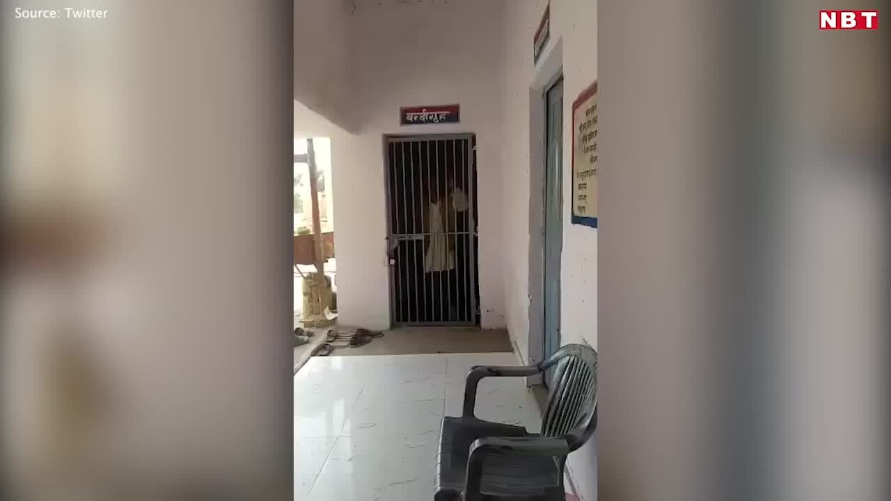 उत्तर प्रदेश के एक जेल में शराब के नशे में धुत एक कैदी ने गाया गाना #uttarpradesh #lockup