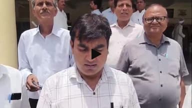 अमरोहा: एक ही पटल पर वर्षों से तैनात बाबुओं का तबादला, बार एसोसिएशन ने अमरोहा डीएम को सौंपा ज्ञापन