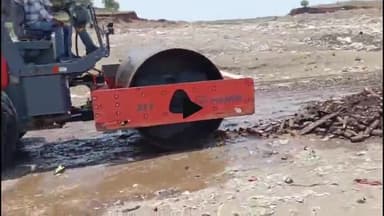 शाजापुर: थाना मक्सी पुलिस और राजस्व विभाग की संयुक्त कार्रवाई में 1400 पेटी अवैध बीयर को किया गया नष्ट