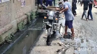 कटिहार: पटेल चौक से लेकर तीनगछिया तक नाला निर्माण कार्य अधूरा छोड़ने से परेशान लोगों ने किया प्रदर्शन #Jansamasya