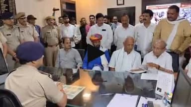 लाडपुरा: बारां के कांग्रेस नेताओं पर झूठे मुकदमे दर्ज कर परेशान करने पर हाडौती के कांग्रेस विधायकों ने पुलिस महानिरीक्षक को ज्ञापन दिया