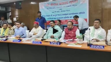 आरा: समहरनालय में जिला क्रियान्वयन समिति की बैठक हुई, प्रभारी मंत्री के साथ सभी विधायक और सांसद रहे मौजूद