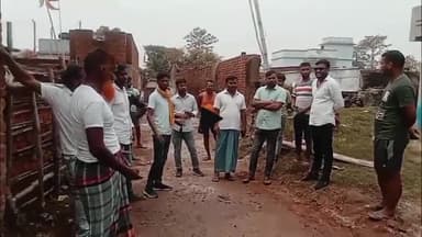 बलियापुर: रखितपुर के ग्रामीणों ने सड़क निर्माण में अनियमितता के चलते कार्य रुकवाया