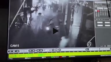 अमरोहा: अमरोहा नगर के मोहल्ला बटवाल में दो पक्षों के बीच मामूली बात पर हुई मारपीट, घटना सीसीटीवी में कैद