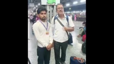 झांसी: इंटरसिटी एक्सप्रेस ट्रेन में यात्रियों ने फर्जी टीटीई को पकड़ा, झांसी पहुंचकर जीआरपी पुलिस को सौंपा