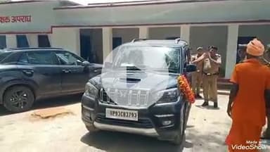 खबर औरैया से स्थानांतरण पर अजीतमल कोतवाली प्रभारी को दी गई विदाई फूलमाला पहनकर किया गया सम्मानित