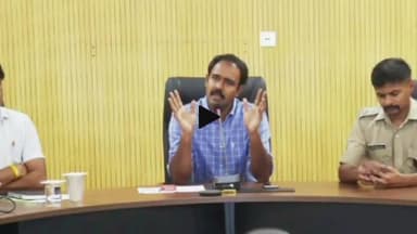 सागर नगर: ज़िला कलेक्टर ने राजस्व अधिकारियों को दिए निर्देश; कहा- फौती, नामांतरण व सीमांकन के प्रकरणों का तेज़ी से करें निराकरण