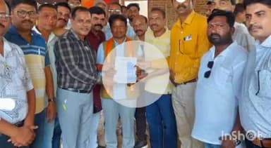 जगदलपुर: जगदलपुर में सर्व शिक्षक संघ ने सांसद महेश कश्यप को युक्तियुक्तकरण काउंसलिंग पर रोक लगाने के लिए सौंपा ज्ञापन