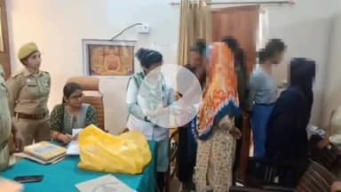 कसिया: कसया में पुलिस और स्वास्थ्य विभाग ने आर्केस्ट्रा महिला कलाकारों को कानूनी अधिकारों की दी जानकारी, हुआ स्वास्थ्य परीक्षण