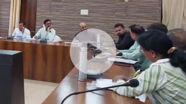 टोंक: कलेक्ट्रेट सभागार में मुख्य कार्यकारी अधिकारी परशुराम धानका की अध्यक्षता में योग दिवस की तैयारियों को लेकर बैठक आयोजित