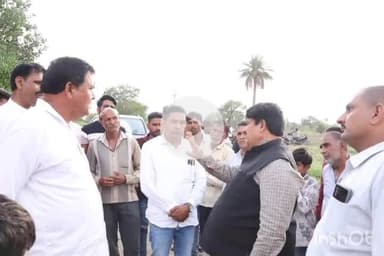 तराना: सांसद अनिल फिरोजिया ने ग्राम गुराड़िया में स्टॉप डैम के निर्माण कार्य का किया भूमिपूजन