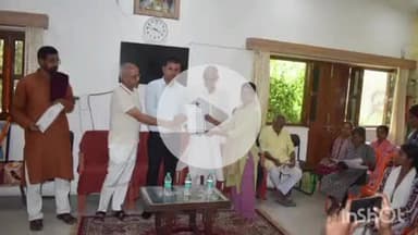 मनेर: जमीरगंज बाजार स्थित कौशल विकास केंद्र में कार्यपालक पदाधिकारी ने युवक-युवतियों को दिया प्रमाण पत्र