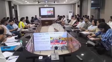 পূব ডিব্ৰুগড়: জিলা আয়ুক্তৰ কাৰ্যালয়ত অনুষ্ঠিত হয় ডিব্ৰুগড় জিলাৰ সাম্প্ৰতিক বান পৰিস্থিতি সন্দৰ্ভত জিলাপ্ৰশাসনৰ বিষয়াসকলৰ হৈতে এখনি সভা