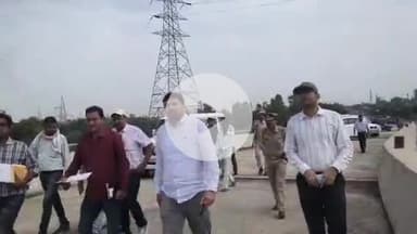 सीतापुर: हरगांव में जिलाधिकारी ने निर्माणाधीन 4 लेन रेल उपरगामी सेतु का निरीक्षण किया, कार्य जल्द पूर्ण करने के दिए निर्देश