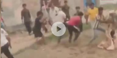 बागपत: लुहारा गांव में पानी निकालने को लेकर दो पक्षों में लाठी-डंडों से हुई मारपीट और पथराव, वीडियो हुआ वायरल