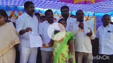 వర్ధన్నపేట ఎమ్మెల్యే క్యాంపు కార్యాలయంలో లబ్ధిదారులకు ఇందిరమ్మ ఇండ్ల మంజూరు పత్రాలు పంపిణీ చేసిన ఎమ్మెల్యే నాగరాజు