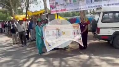 प्रभात पट्टन: अनुकंपा नियुक्ति और नियमितीकरण की मांग लेकर प्रभात पट्टन के रोजगार सहायक पहुंचे कलेक्ट्रेट