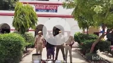 मीरगंज: गुलड़िया गोटिया के जंगल से पुलिस ने 10 लीटर कच्ची शराब के साथ एक युवक को दबोचा, शराब बनाने वाले उपकरण भी बरामद