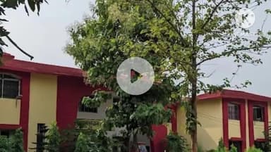 सिल्ली: सिल्ली के ग्रामीणों ने अनुमंडल पदाधिकारी को आवेदन देकर बीच रास्ते पर हो रहे गृह निर्माण पर रोक लगाने की मांग की