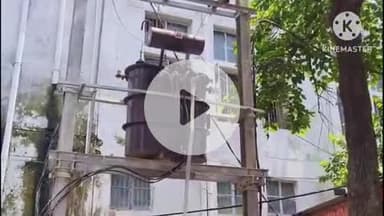 बक्सर: वीर कुंवर सिंह चौक पर ट्रांसफार्मर में करंट से मरे बंदर से दुर्गंध, लोग परेशान