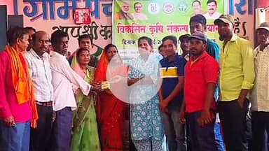 लांजी: कचनारी में कृषि संकल्प अभियान के दौरान आदिवासी मछुआ समिति के 23 मछुआरों को मिला केसीसी कार्ड