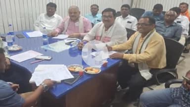 बेरमो: सीसीएल ढोरी क्षेत्र में युनाइटेड कोल वर्कर्स यूनियन ने 10 सूत्री मांगों को लेकर परियोजना के पीओ के साथ बैठक की