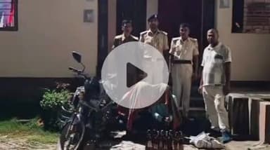 बारसोई: किरोरा के पास उत्पाद विभाग ने 5 लीटर विदेशी शराब के साथ 2 तस्करों को किया गिरफ्तार, बाइक जब्त