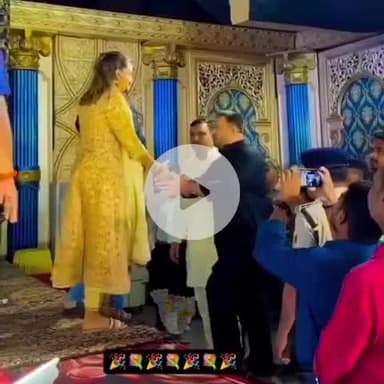 Khan Sir के रिसेप्शन में पहुंचे तेजस्वी यादव 
तेजस्वी यादव के कॉपी किया खान सर 
#khansir #patna #mahua #tejswiyadav