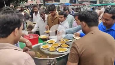 धनौरा: गजरौला शहर के इंदिरा चौक पर भव्य भंडारे का आयोजन हुआ