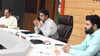 यवतमाळ: पावसाळ्यात मोठ्या प्रमाणावर वृक्ष लागवडीचा कार्यक्रम राबवा ; जिल्हाधिकारी विकास मीना