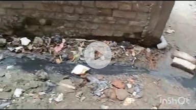 गोपालगंज: हजियापुर वार्ड-7 में नाला नहीं होने के कारण हो रही लोगों को परेशानी, सड़क पर बह रहा पानी #jansamasya