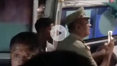 तरबगंज: नवाबगंज क्षेत्र के अयोध्या गोण्डा मार्ग पर नगवा मोड़ के पास अनियंत्रित पिकअप पेड़ से टकराई, चालक समेत तीन लोग घायल